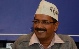 Kejriwal appeals honest officers to approach him
