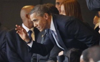 Obama shakes hands with Cuba's Raul Castro at Mandela memorial