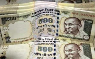 Rupee down 15 paise against dollarRupee down 15 paise against dollar