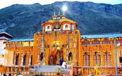 badrinath-temple-in-may