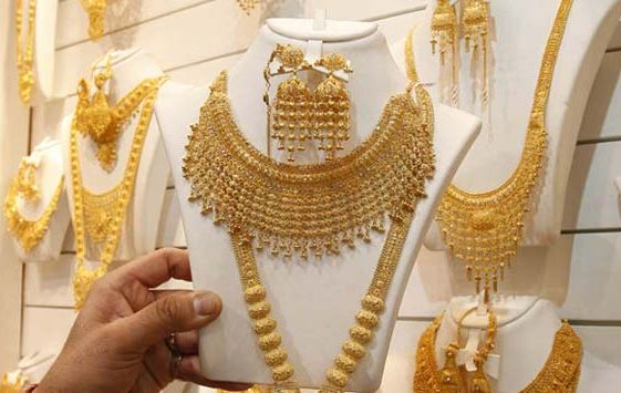 Gold prices fell by Rs 290 to Rs 30,310 per ten grams