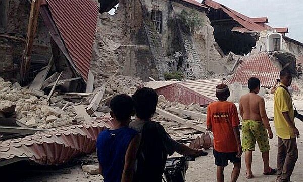 Strong quake hits Philippines, 20 killed