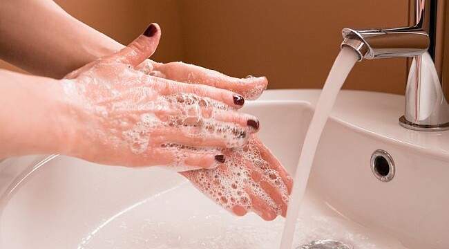 Washing hands after failure boosts optimism