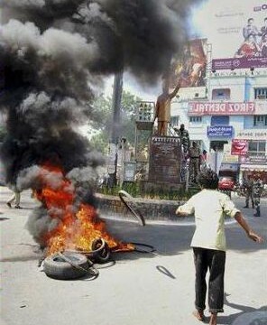 Andhra Pradesh bifurcation: Seemandhra bandh enters second day, normal life hit