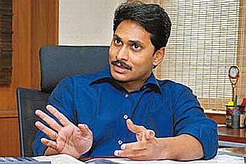 Jagan, N Srinivasan appear in CBI court over investments case