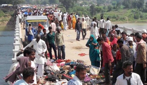 India temple stampede in Madhya Pradesh 'kills 91'