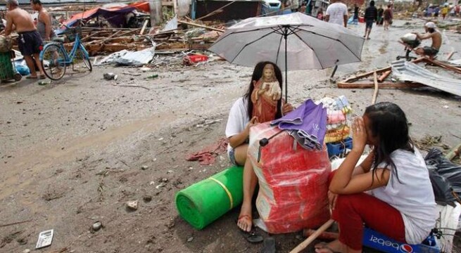 10,000 feared dead as typhoon Haiyan hits Philippines