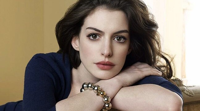 Anne Hathaway denies pregnancy rumours