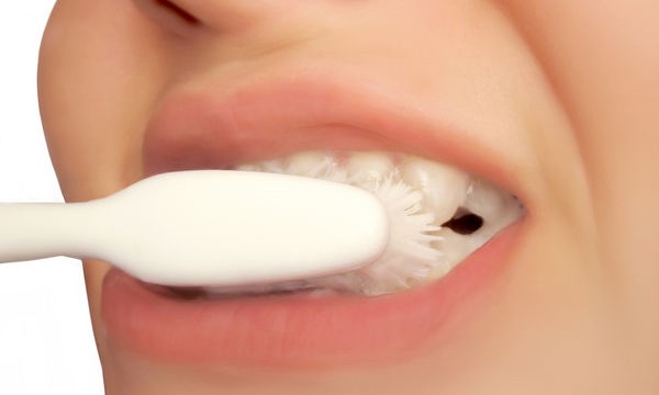 Brushing your teeth can lower heart disease risk