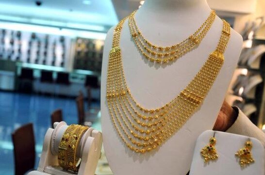 Gold prices gaining by Rs 60 to Rs 31,160 per ten grams