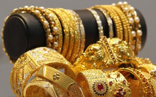 Gold prices dropped by Rs 200 to Rs 31,100 per 10 grams