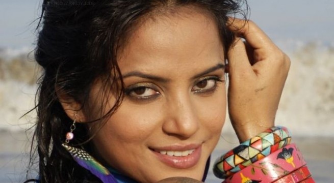Don't want to dilute my moment of glory: Neetu Chandra