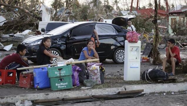 Philippine Typhoon Haiyan survivors turn cave-dwellers
