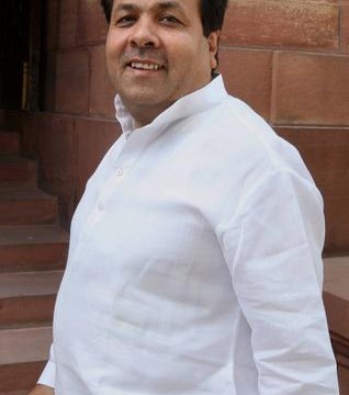 Rajiv Shukla pulls up Modi, says ‘PM aspirant should stop fighting with everyone’