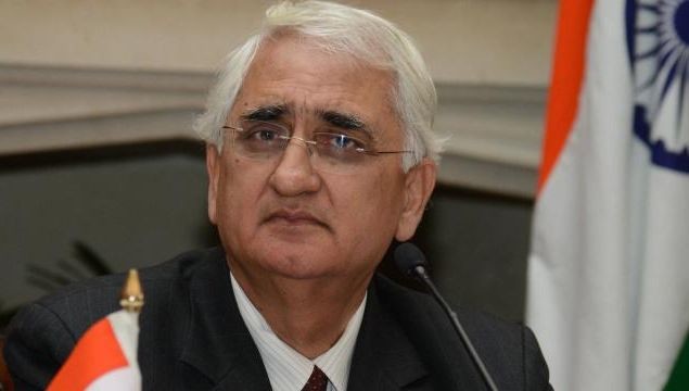 Khurshid arrives in Colombo for CHOGM