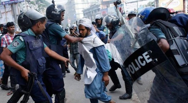 Violence in Bangladesh over crackdown on opposition