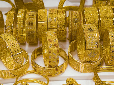 Gold prices down by Rs. 170 to Rs. 31,680 per ten grams