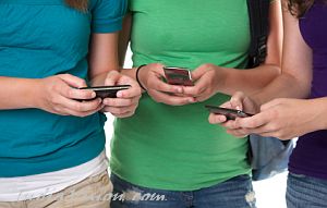 Keeping track of diet through text-messaging can help you lose more weight