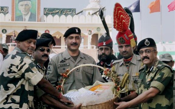 India Celebrates Diwali, India, Pak forces exchange sweets