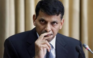Rajan meets FM ahead of monetary policy review
