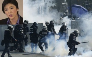 Rocks, tear gas fly as Thai protests escalate